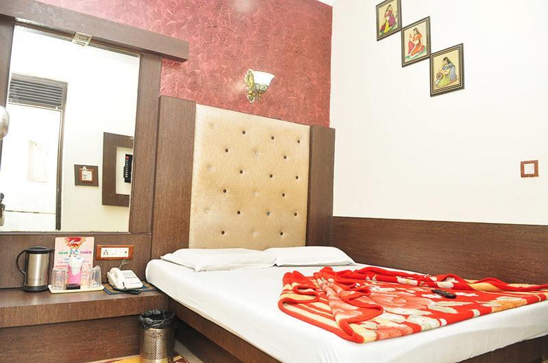 Hotel Shiv Palace Нью-Дели Номер фото