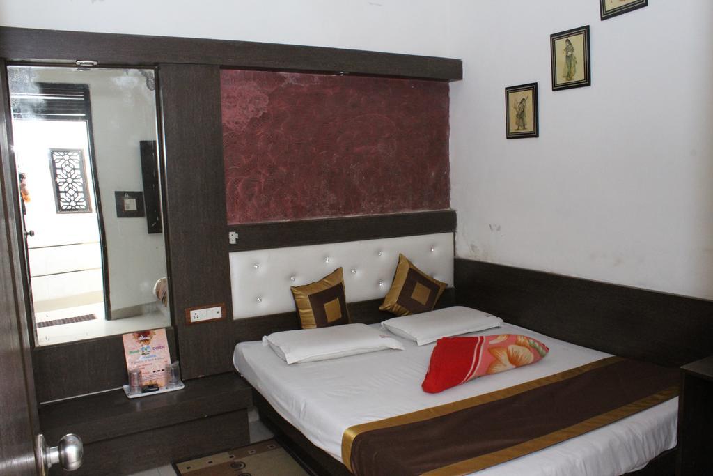 Hotel Shiv Palace Нью-Дели Экстерьер фото